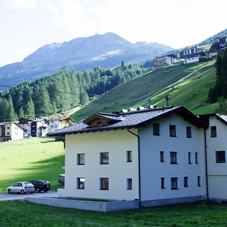 Pensjonat Haus Hugo 3*