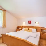 Haus Hugo 게스트하우스 3*